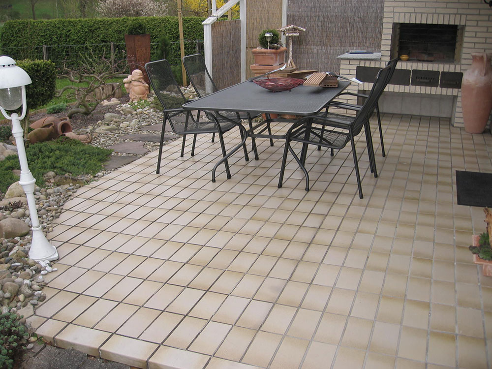 Terrasse davor
